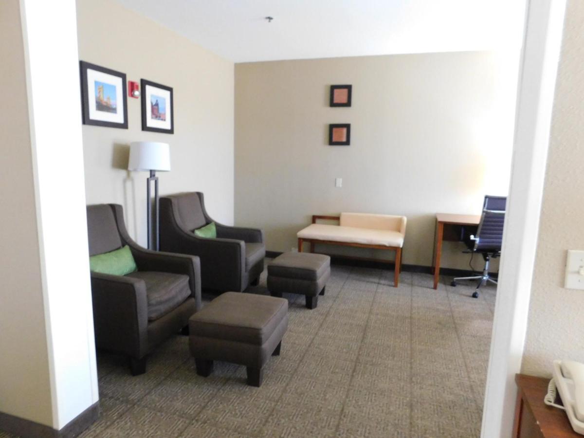 Comfort Inn & Suites Sacramento - University Area Exterior foto