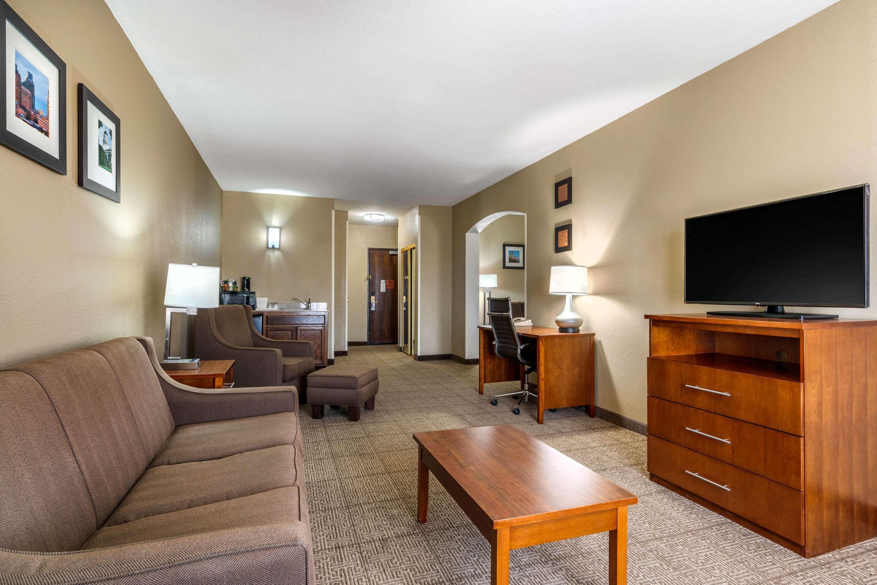 Comfort Inn & Suites Sacramento - University Area Exterior foto