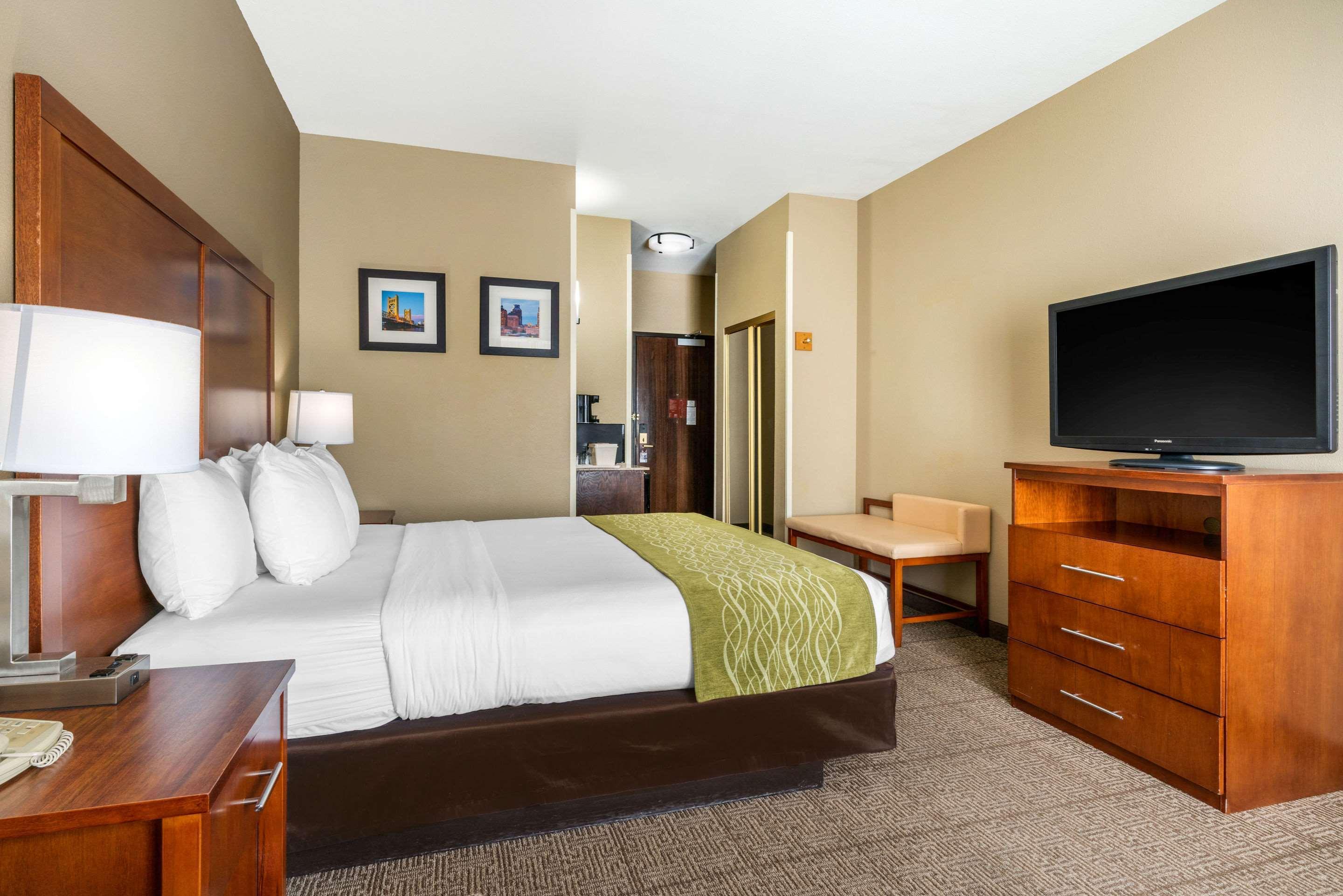 Comfort Inn & Suites Sacramento - University Area Exterior foto