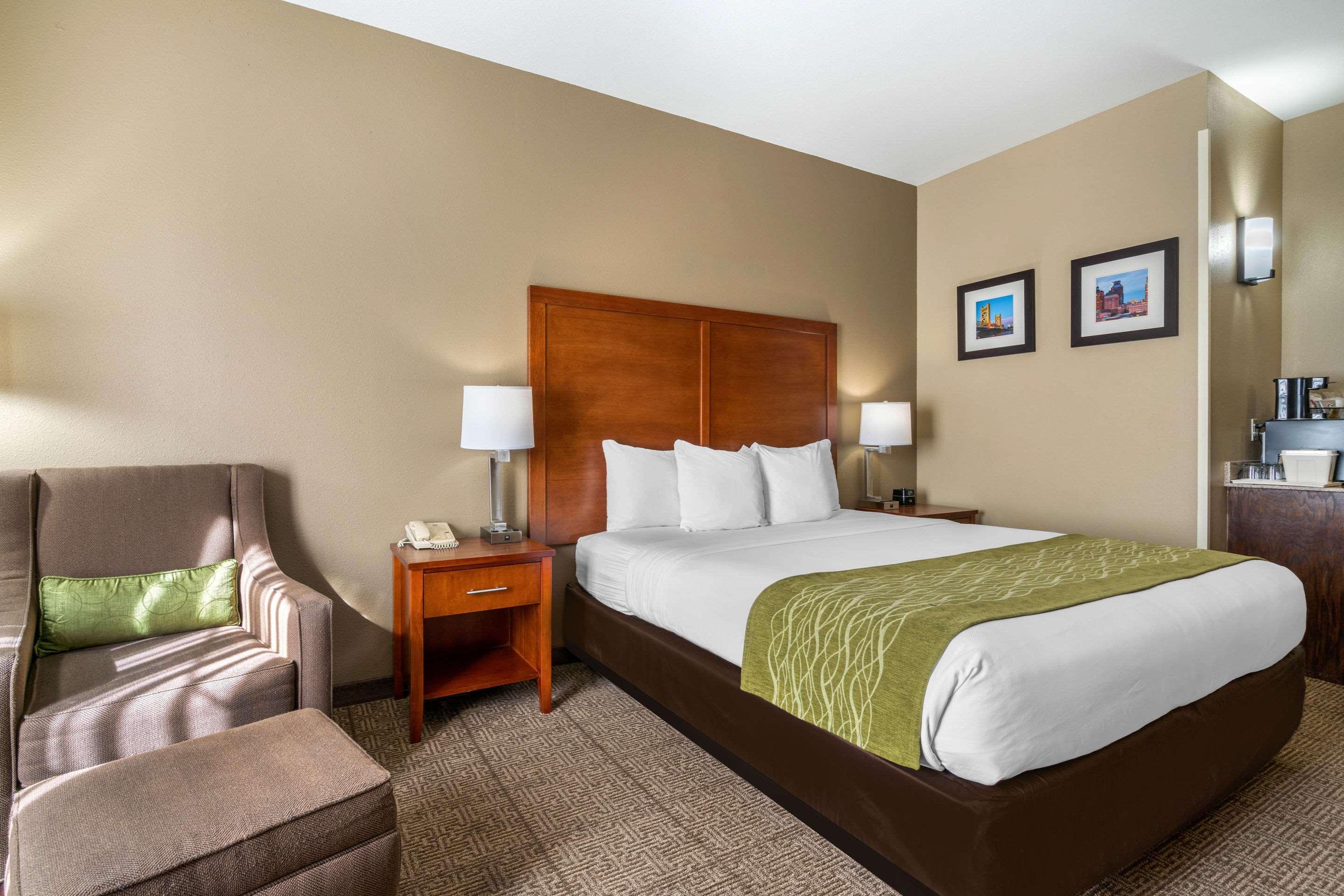 Comfort Inn & Suites Sacramento - University Area Exterior foto