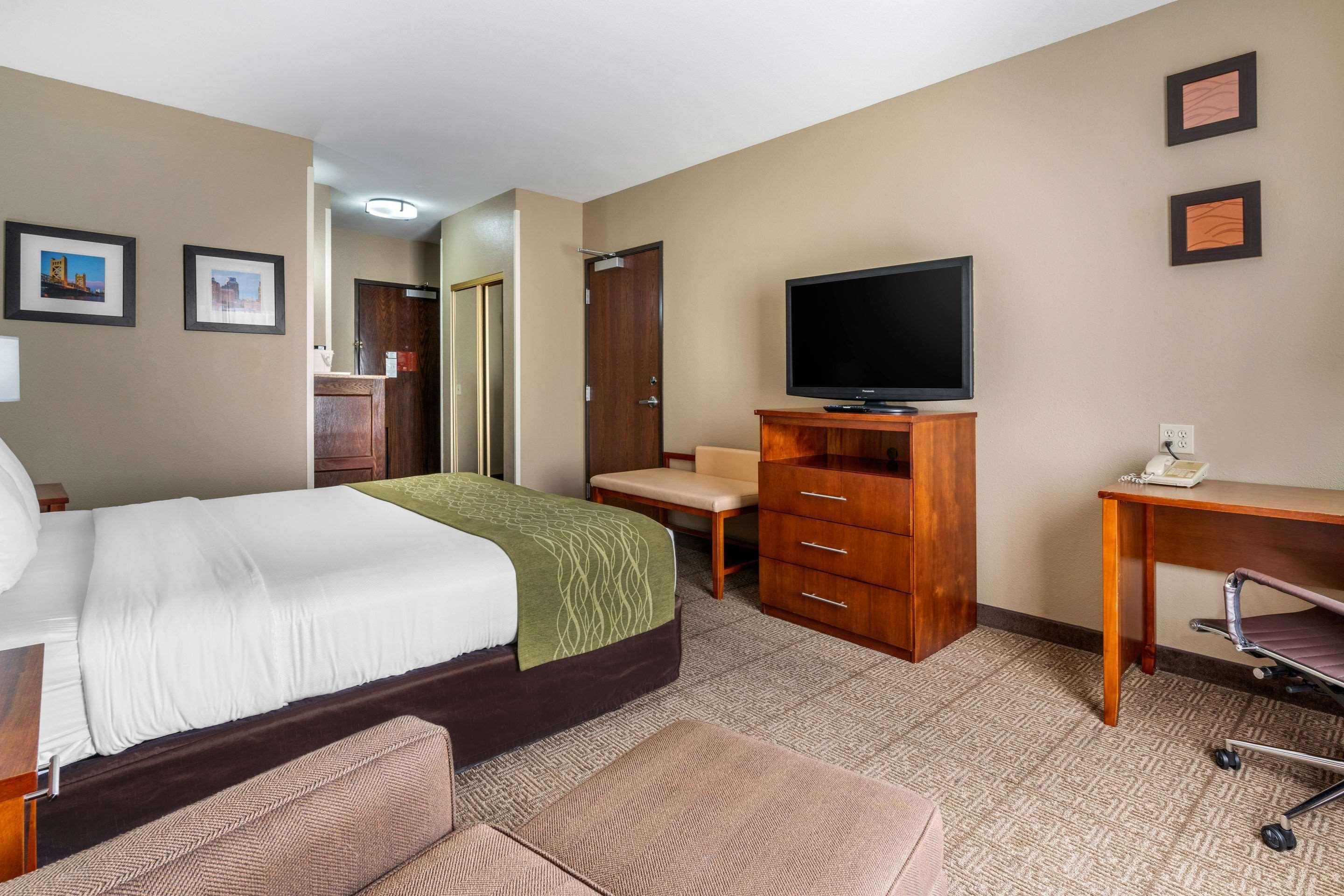 Comfort Inn & Suites Sacramento - University Area Exterior foto