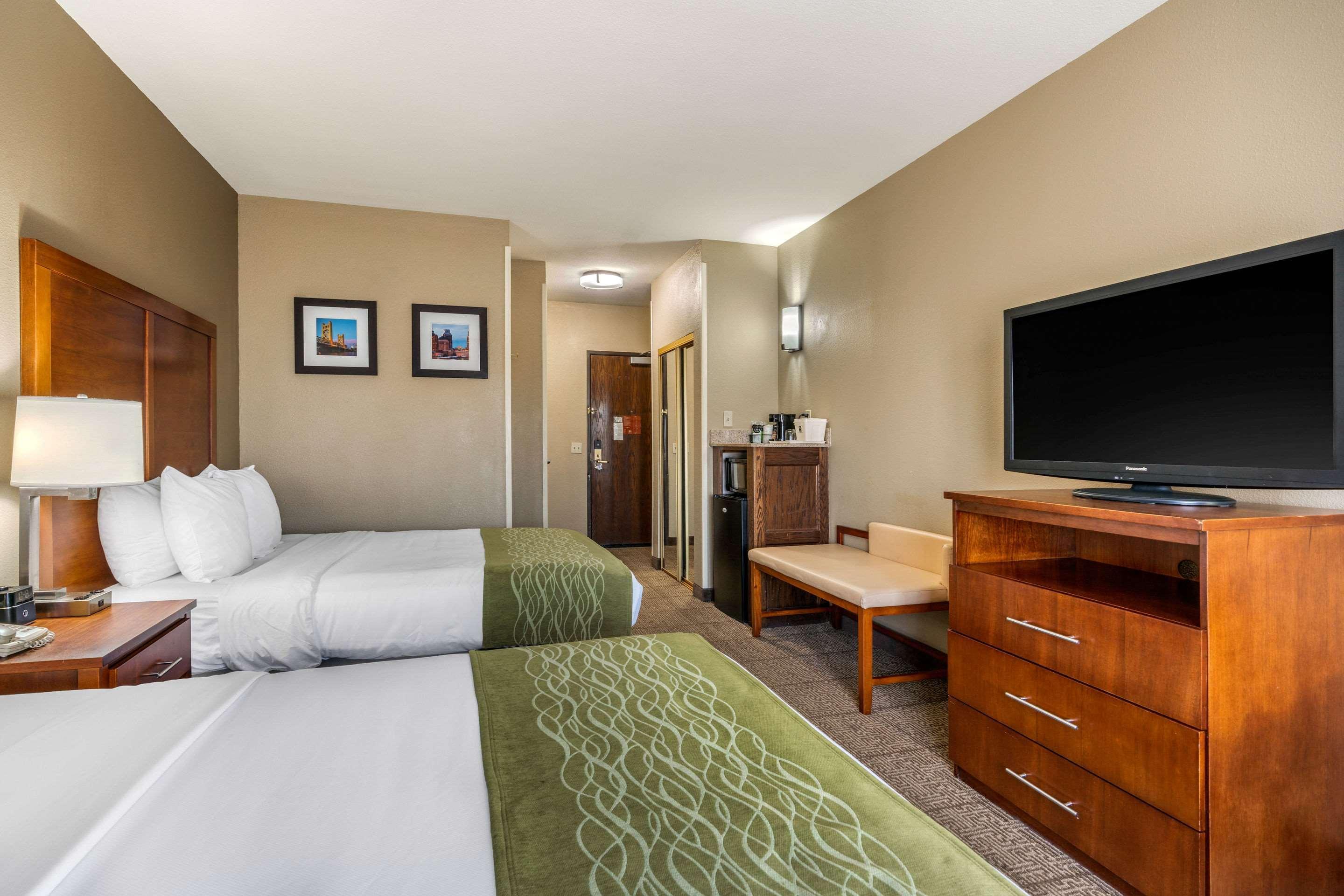 Comfort Inn & Suites Sacramento - University Area Exterior foto