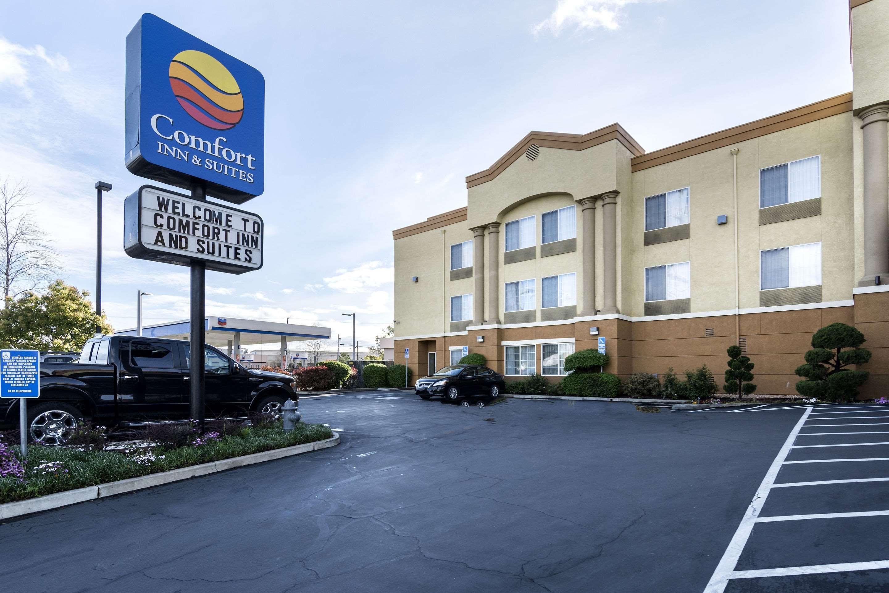 Comfort Inn & Suites Sacramento - University Area Exterior foto