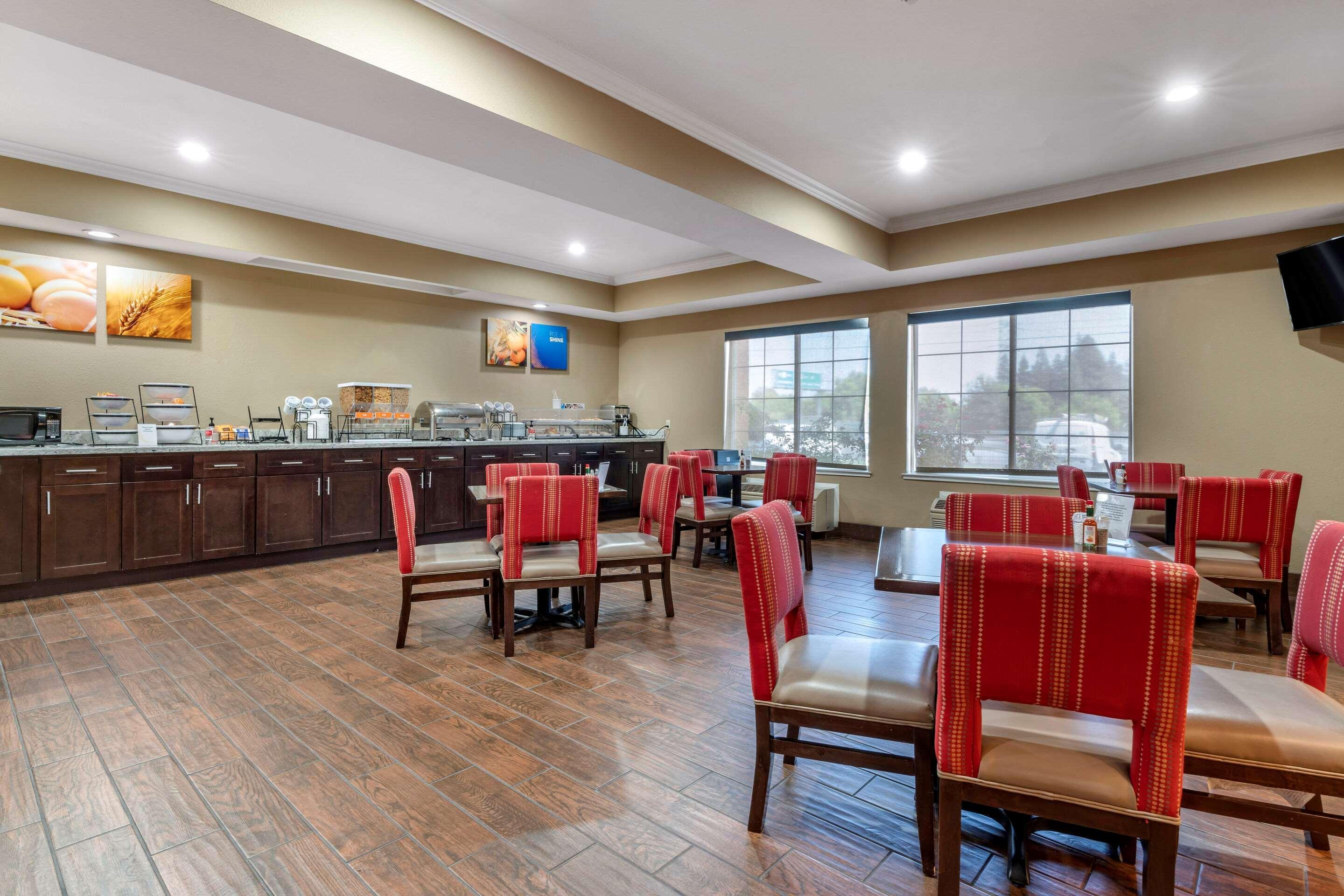 Comfort Inn & Suites Sacramento - University Area Exterior foto