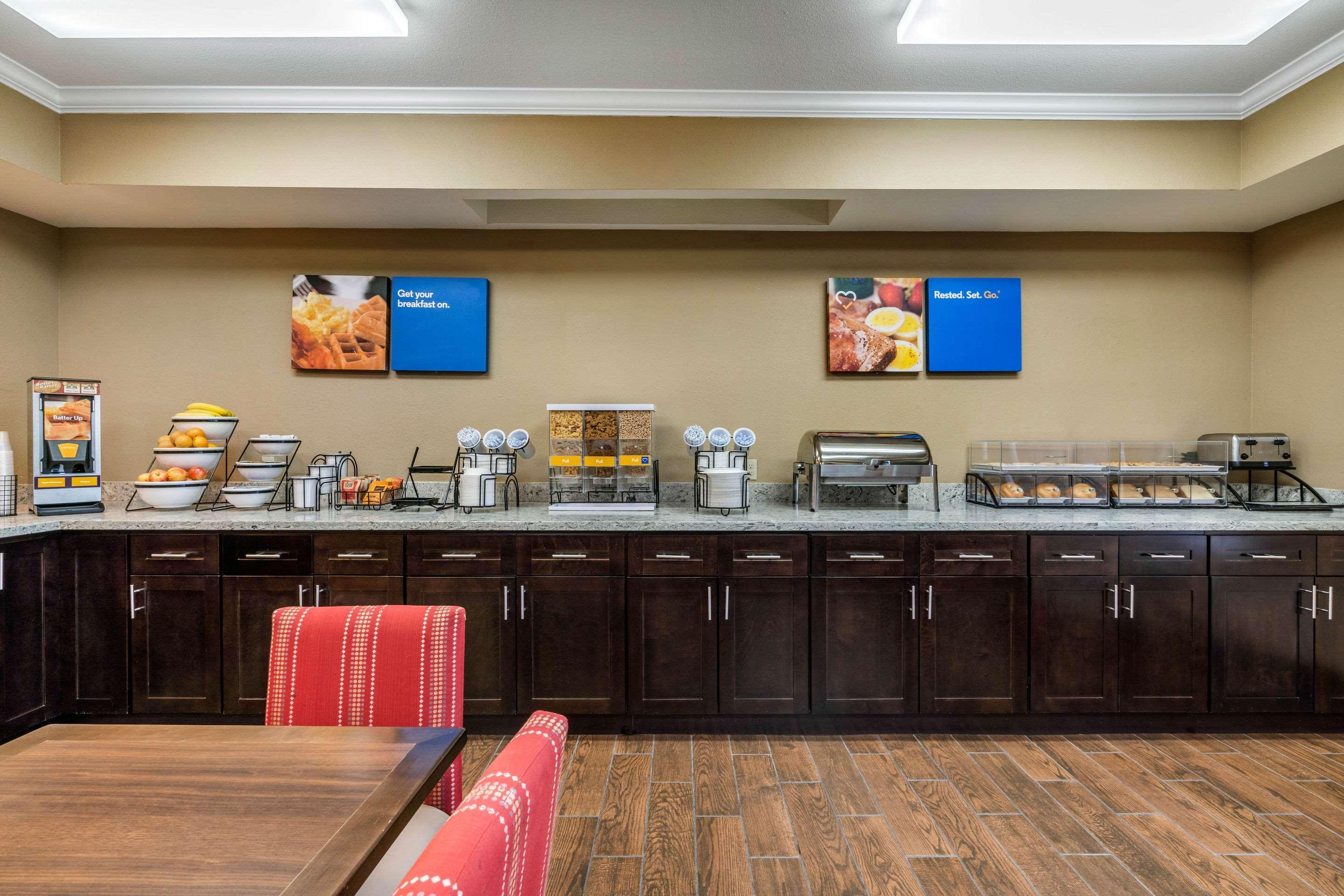 Comfort Inn & Suites Sacramento - University Area Exterior foto
