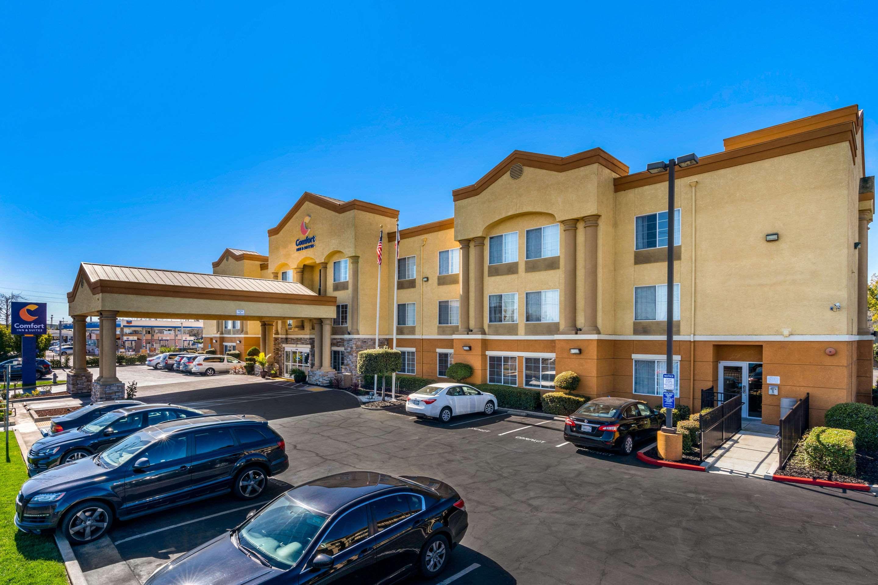 Comfort Inn & Suites Sacramento - University Area Exterior foto