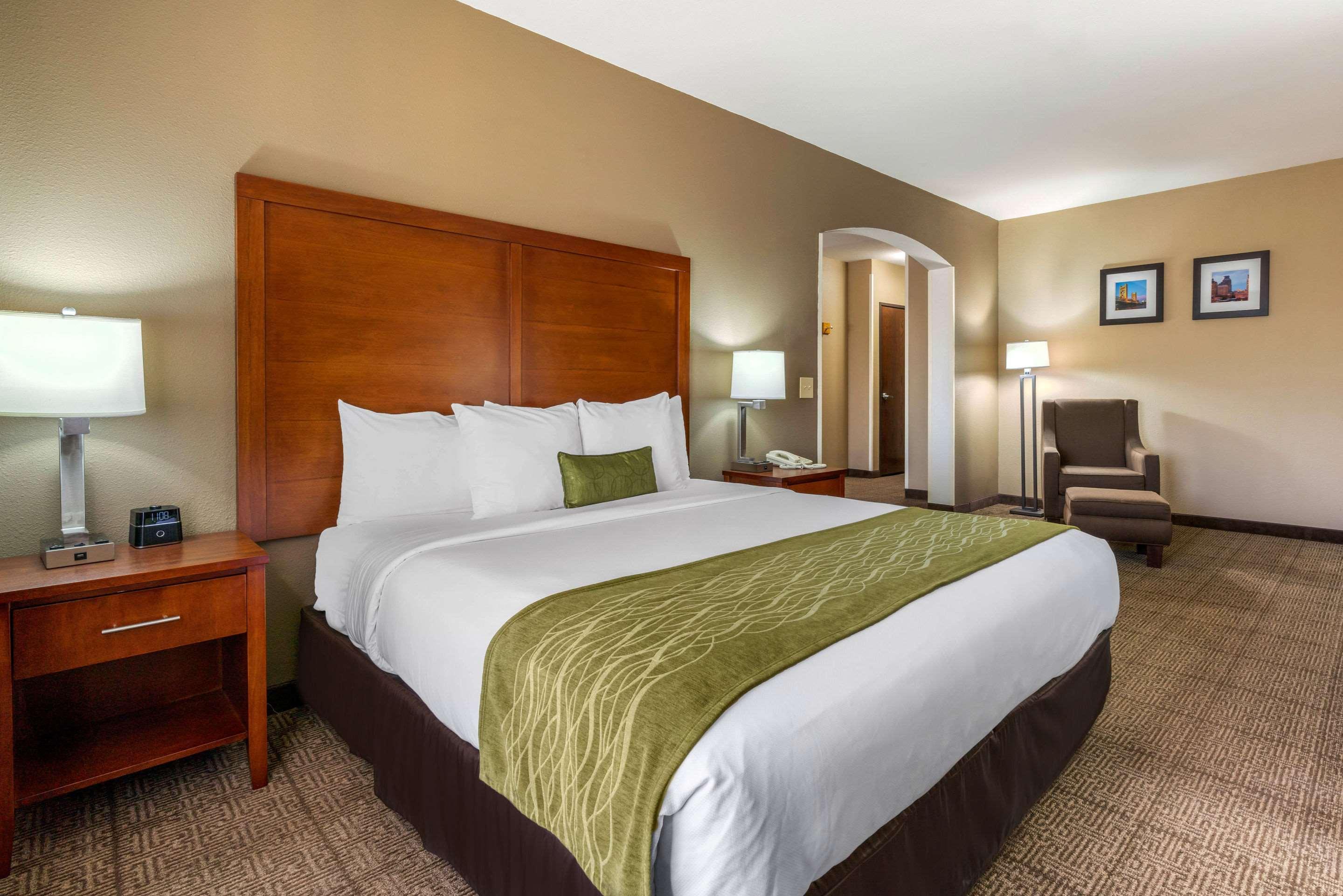 Comfort Inn & Suites Sacramento - University Area Exterior foto