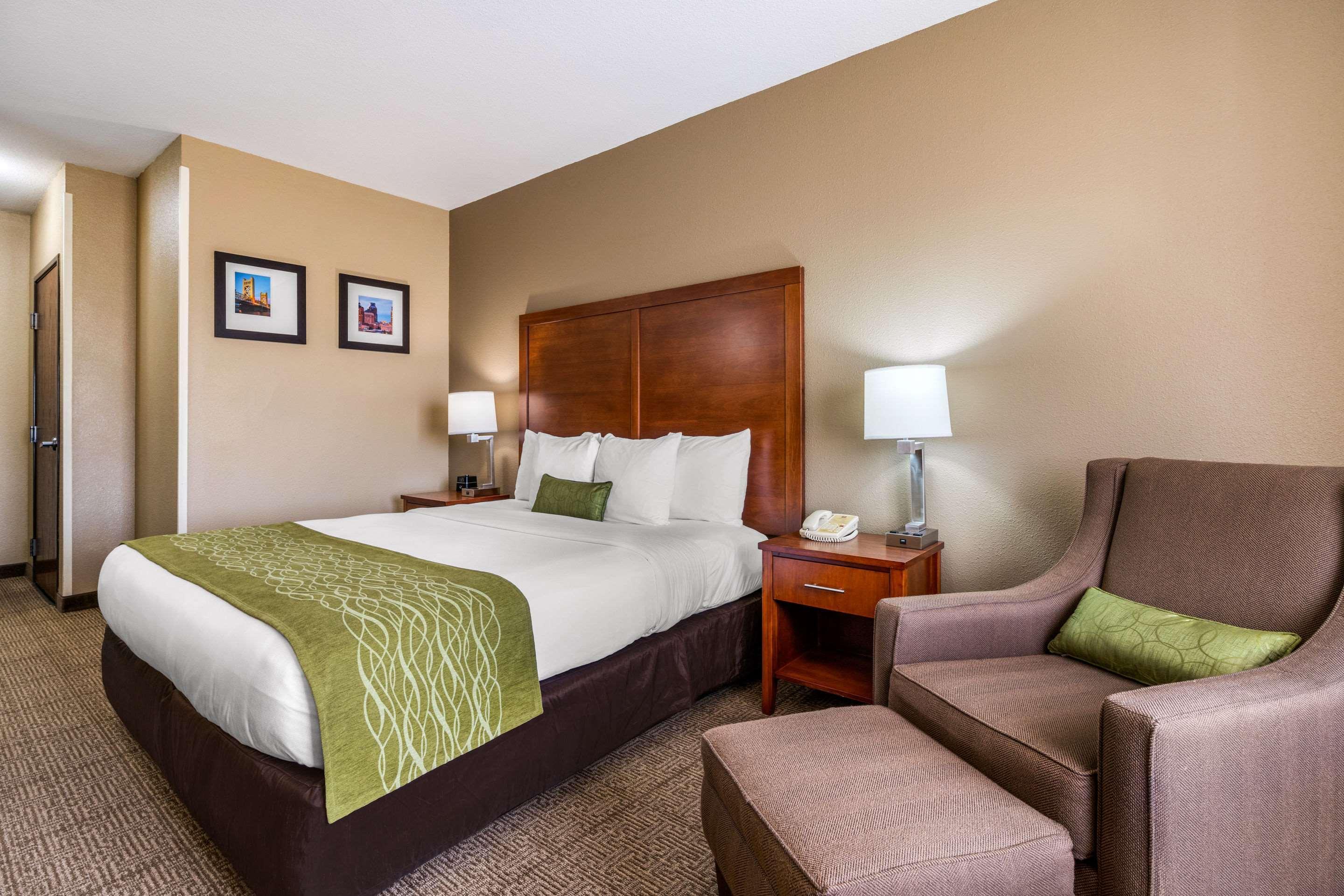 Comfort Inn & Suites Sacramento - University Area Exterior foto