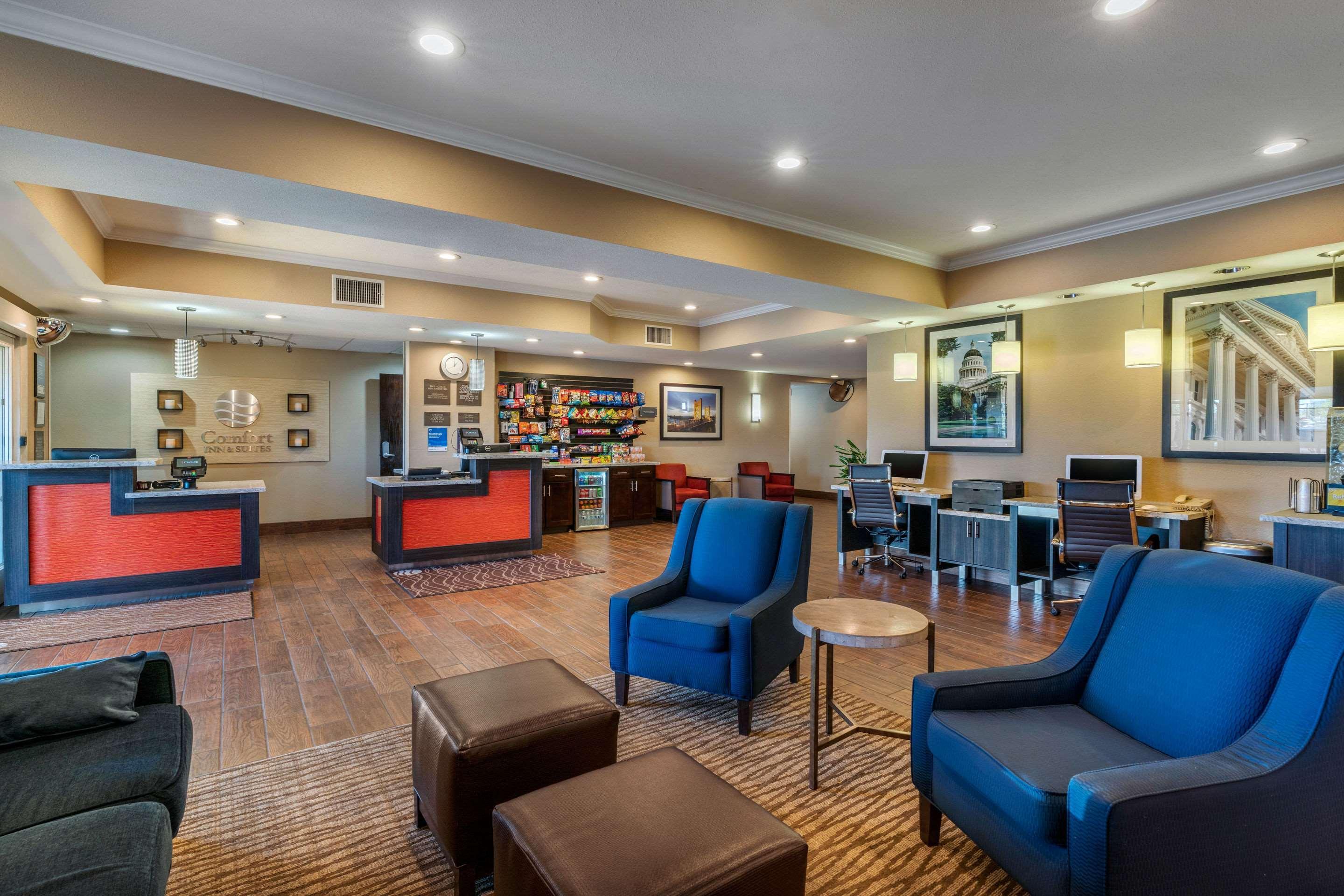 Comfort Inn & Suites Sacramento - University Area Exterior foto