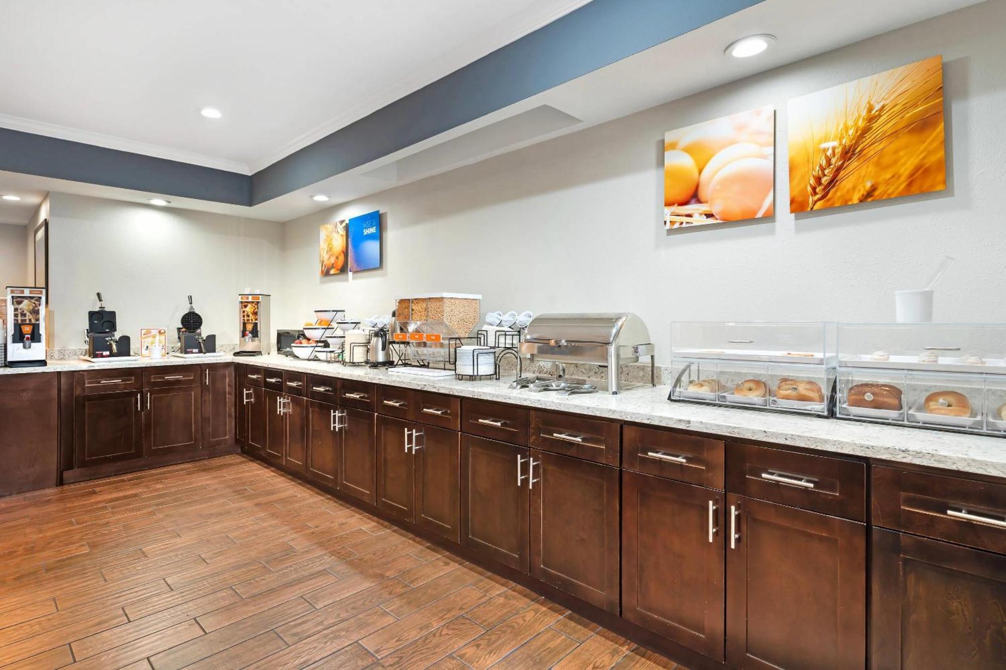 Comfort Inn & Suites Sacramento - University Area Exterior foto