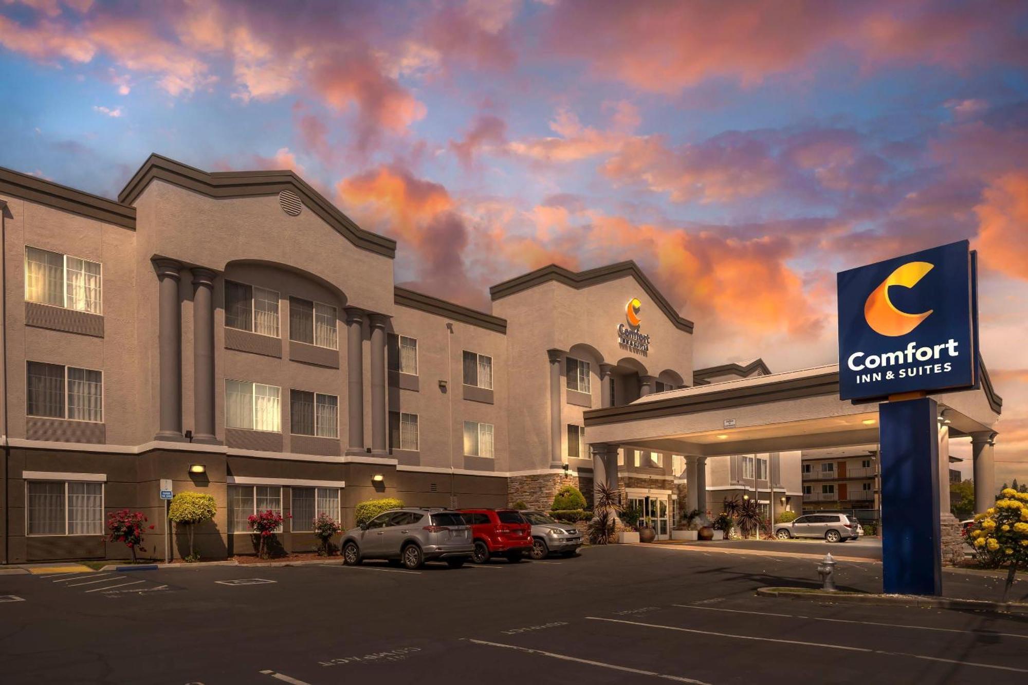 Comfort Inn & Suites Sacramento - University Area Exterior foto