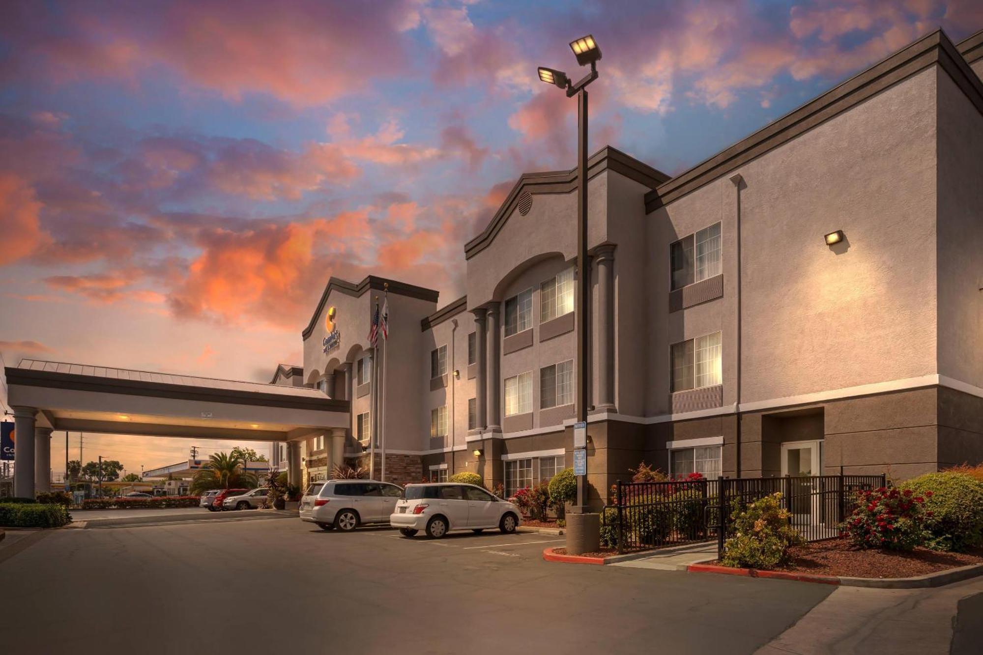 Comfort Inn & Suites Sacramento - University Area Exterior foto