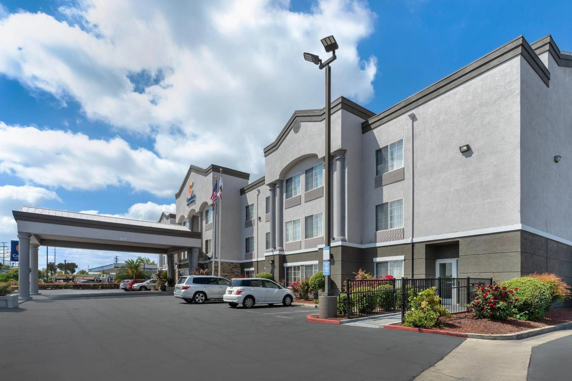 Comfort Inn & Suites Sacramento - University Area Exterior foto