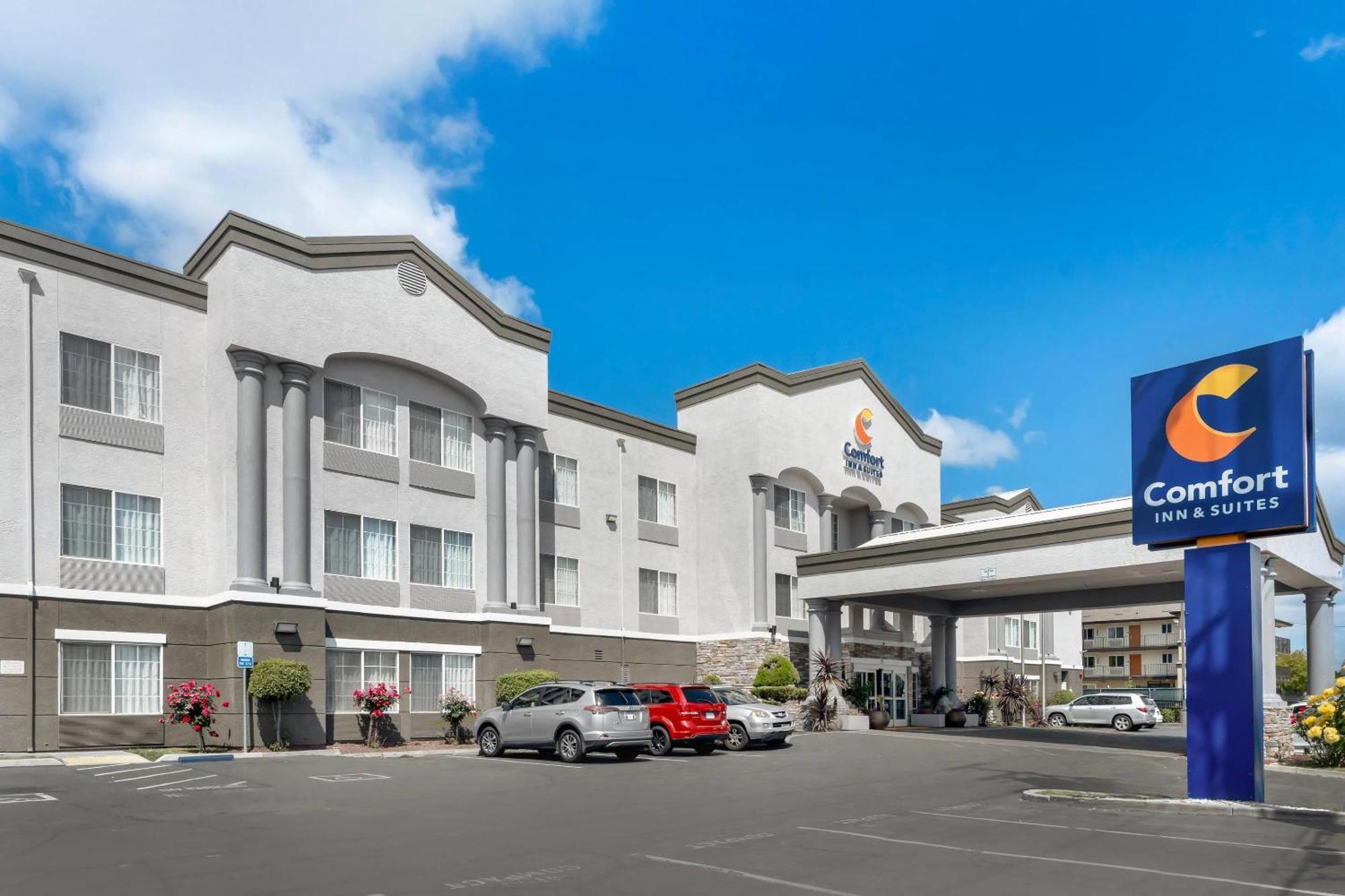 Comfort Inn & Suites Sacramento - University Area Exterior foto